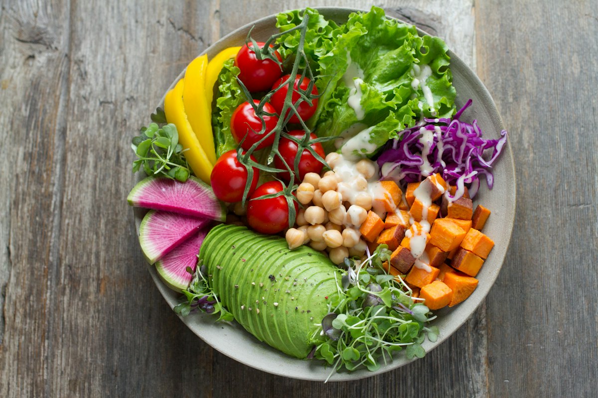 Salada de grão-de-bico da Camila